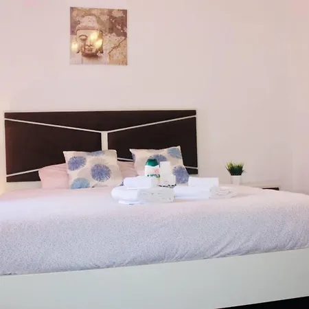 Spacious Room Near Train & Metro Station * Lisbon