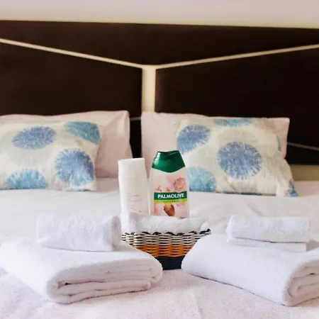 Spacious Room Near Train & Metro Station * Lisbon