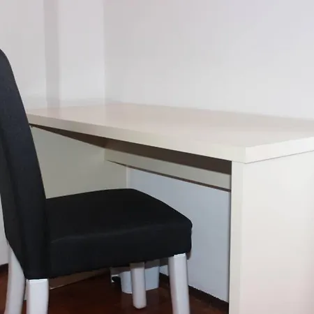 Spacious Room Near Train & Metro Station 別荘