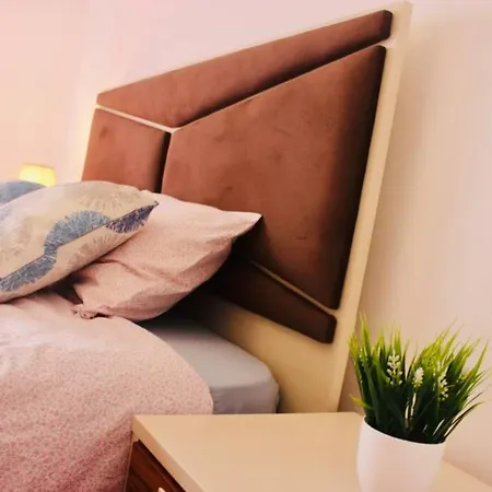 別荘 Spacious Room Near Train & Metro Station