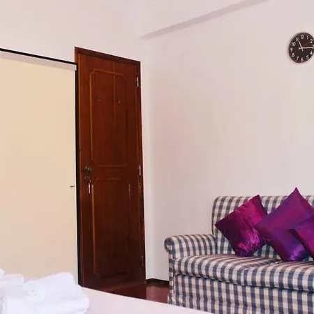 Spacious Room Near Train & Metro Station * リスボン